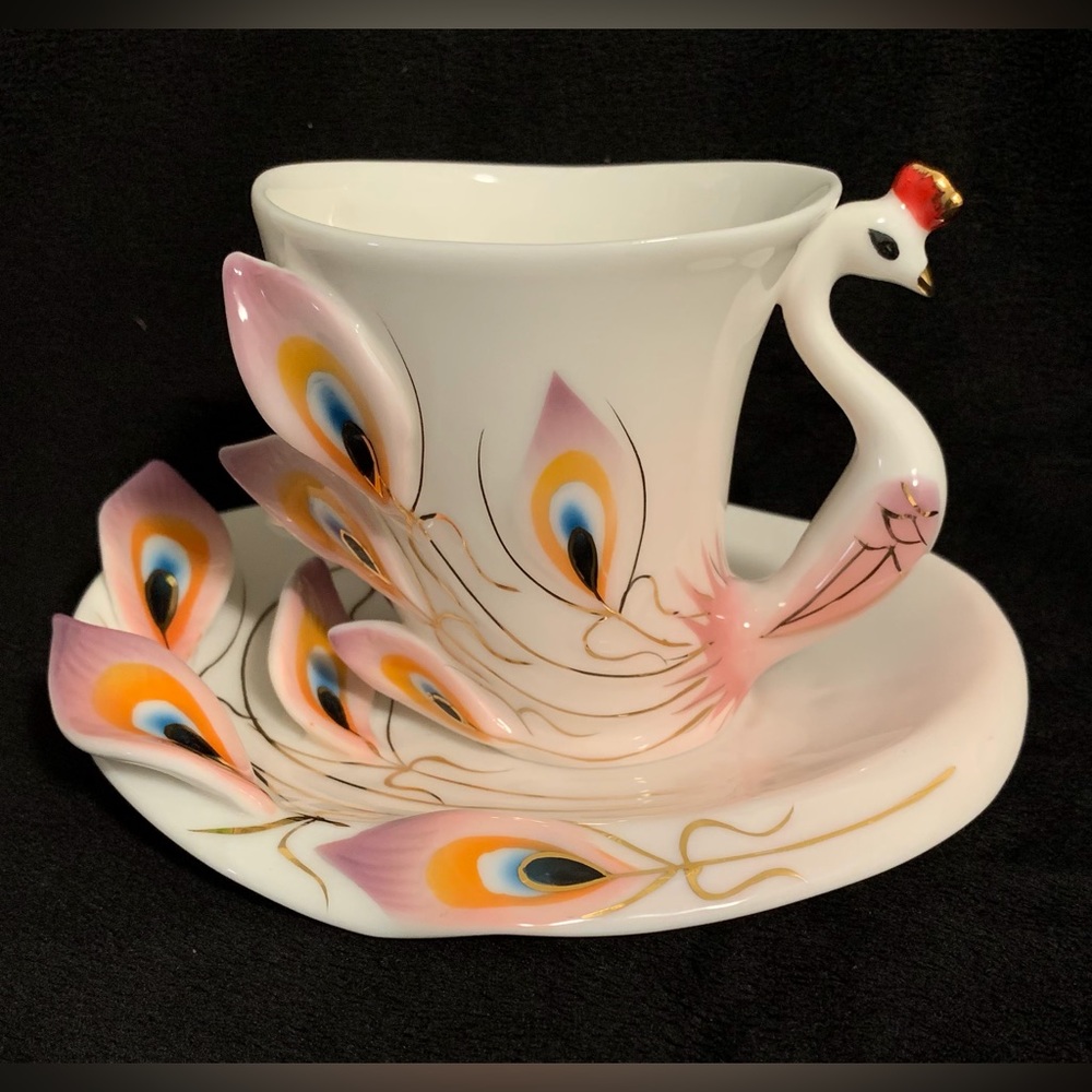 White And Multicolour Detailed Peacock Tea Cup With Saucer